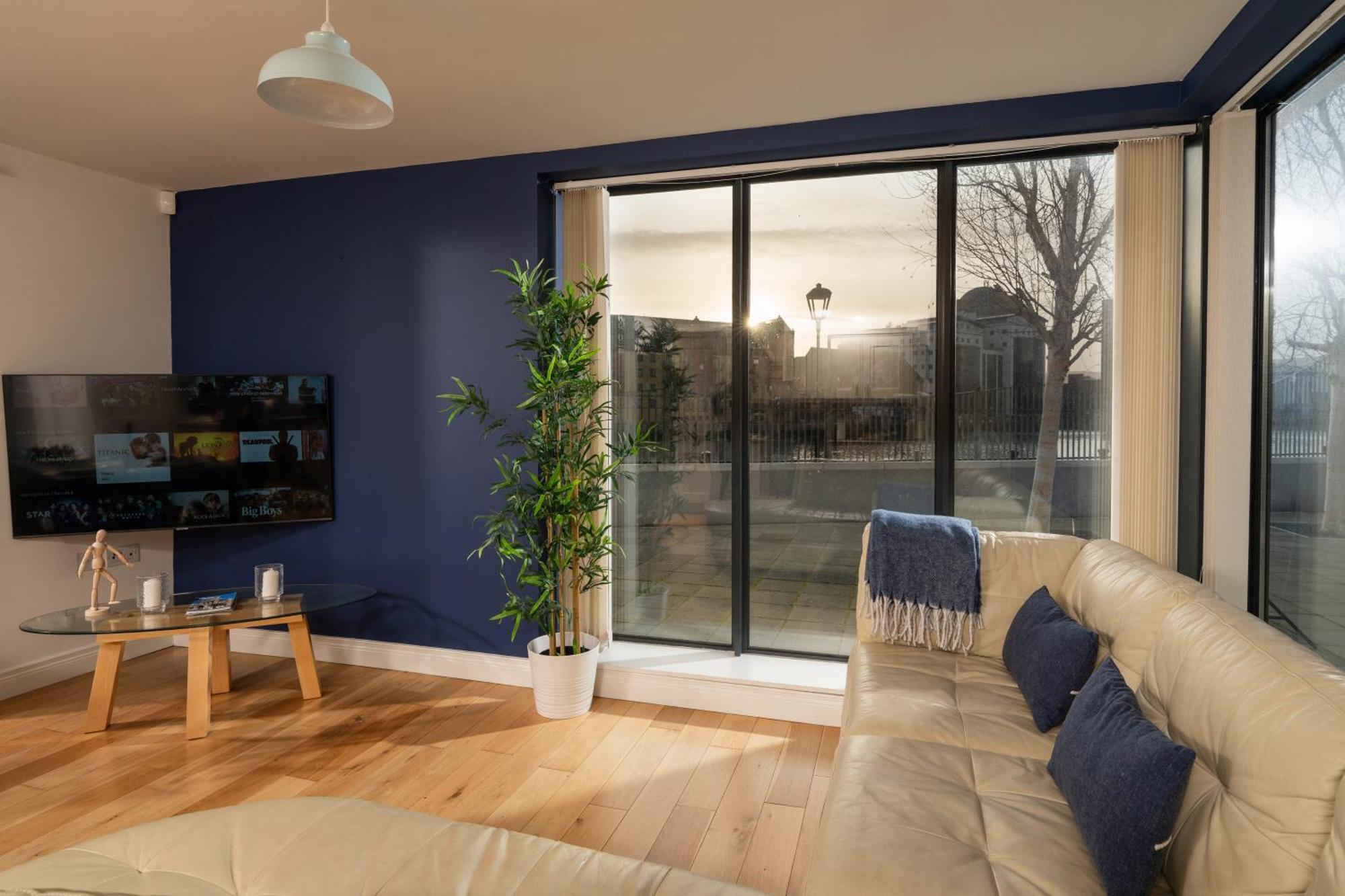 River Side Apartment, City Centre - Beautiful View And Free Parking! Belfast Exterior foto